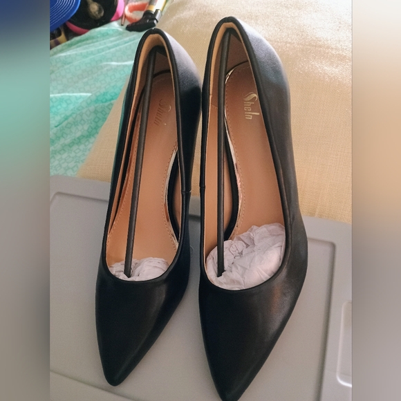 Black high heels - Picture 2 of 9